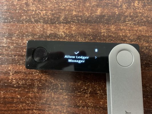 Ledger Nano X側でLedger Liveを許可する